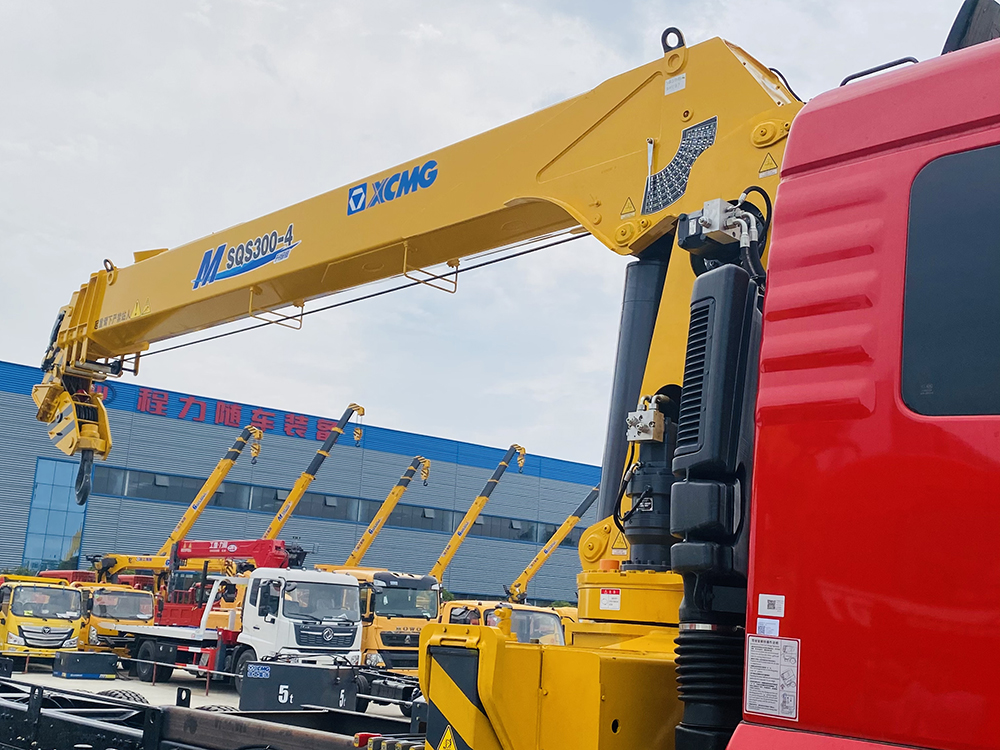 國(guó)六東風(fēng)錦程V6小三軸徐工12噸M直臂吊機(jī)隨車吊