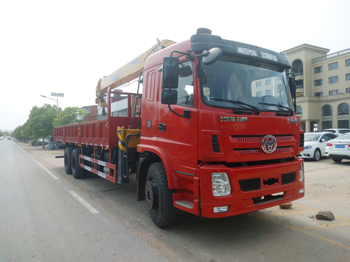 國(guó)六三環(huán)T280昊龍駕駛室后雙橋上裝徐工14噸直臂式吊機(jī)隨車(chē)吊